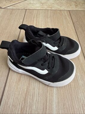 Vans Kids Black and White Velcro Athletic Sneakers, size 6.5